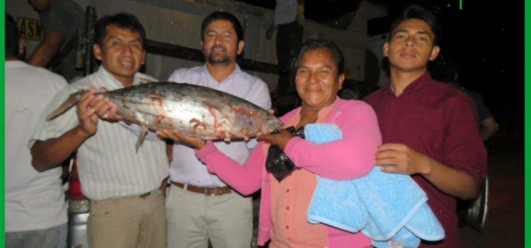 MUNICIPALIDAD DE MIGUEL CHECA HACE ENTREGA DE DONACIÓN DE PESCADO A POBLACIÓN DEL DISTRITO.